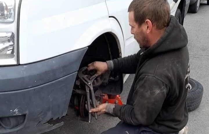 Car mechanic